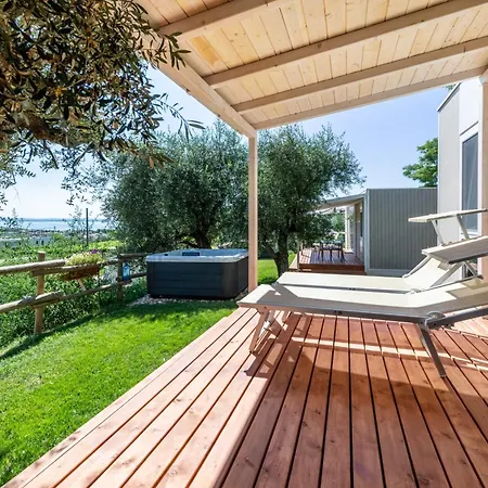 Casa Mobile Est Garda 아파트 *