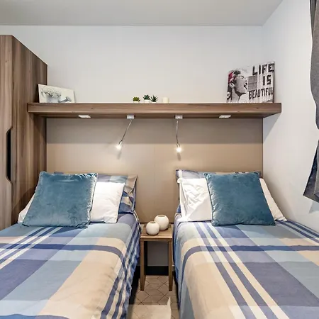 Casa Mobile Est Garda 公寓